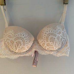White Lace Victoria’s Secret Bra